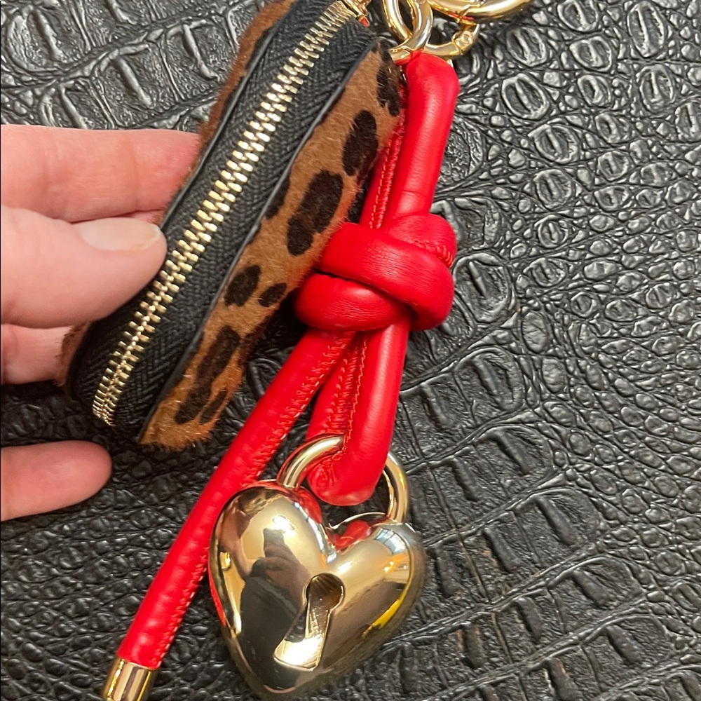 Luxury Gold Heart Key Holder Red Faux Leather Knot w/ Leopard Print Pouch Purse - Picture 3 of 7
